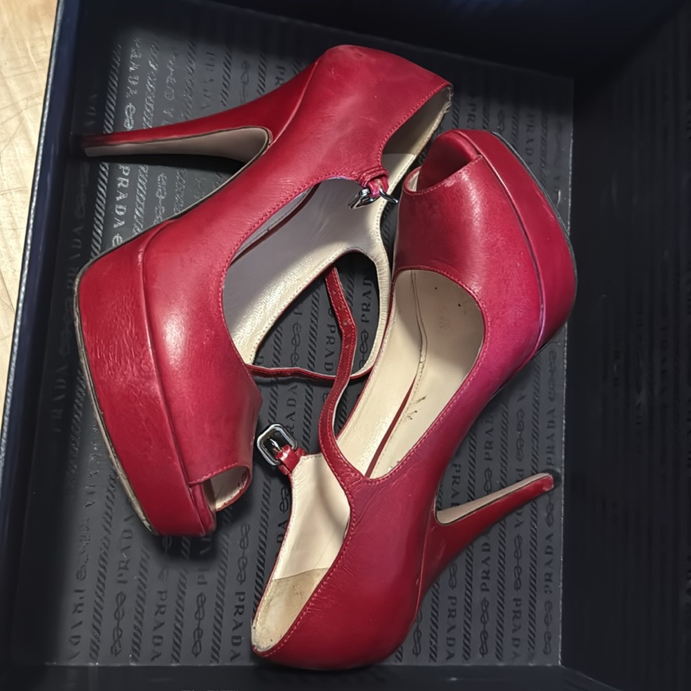 Prada heels - Picture 2 of 8
